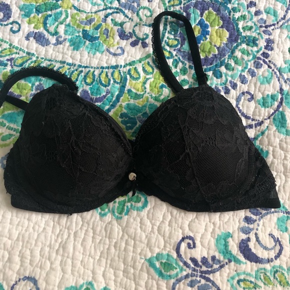 Used.  Push-Up Lace Bra. - Picture 1 of 8